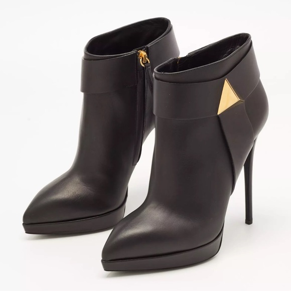 Giuseppe Zanotti  Black leather Emy stud ankle boot, 39,5 size